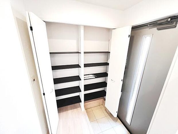 玄関収納です。