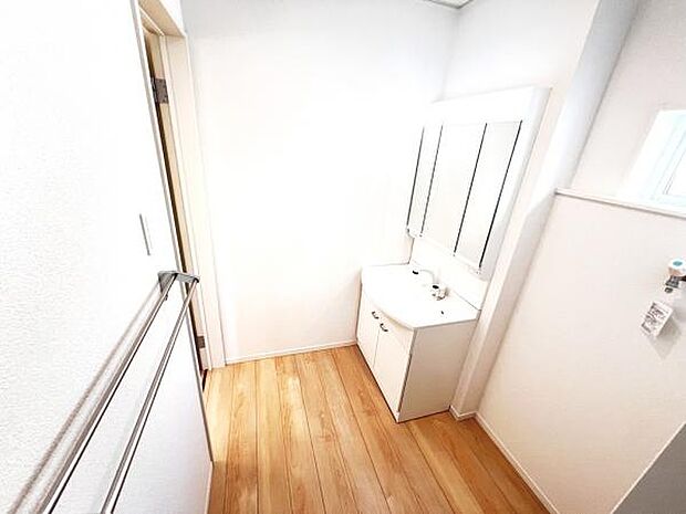 脱衣所は小さなお子様がいるご家庭にも重宝されます。