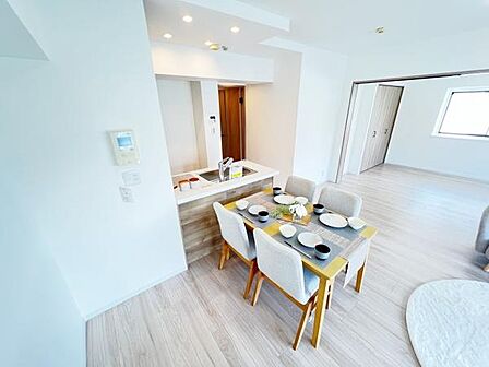 ご家族の温かい時間を演出するダイニングスペースです。