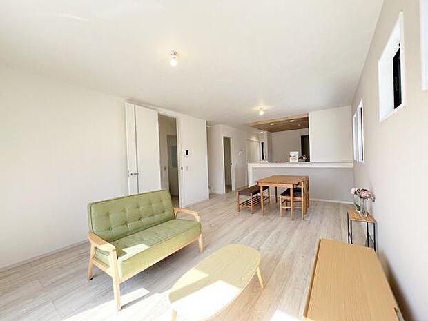 リビングダイニングになります。ご家族そろっての素敵な空間になりそうですね。