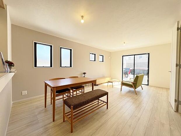 ご家族の温かい時間を演出するダイニングスペースです。