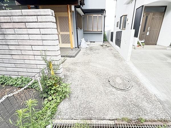 駐車場ももちろん完備しておりますのでお車所有の方にも心強いです。