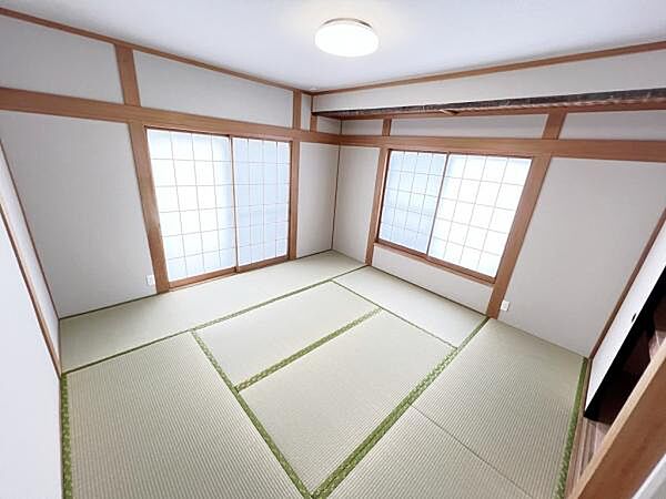 和室スペースです。畳のお部屋は寛げる空間ですね。