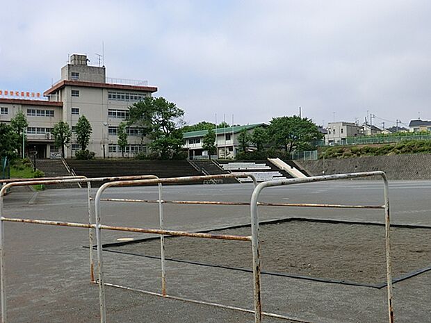 川崎市立長尾小学校まで約600m(徒歩8分)