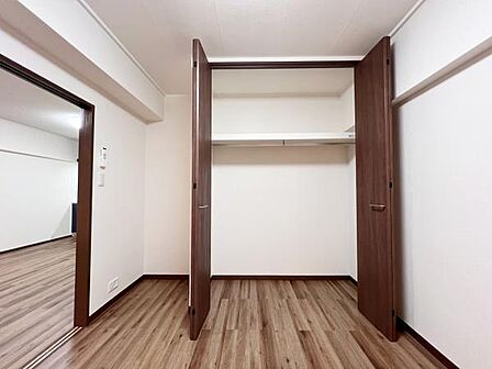 いつでもお部屋をスッキリお使い頂ける収納スペースを設置。