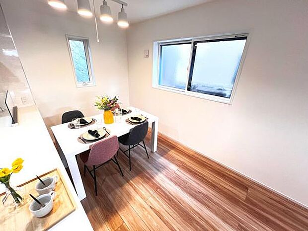 ご家族の温かい時間を演出するダイニングスペースです。