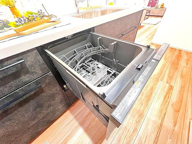 機能性に優れ食器洗乾燥機付のシステムキッチンで忙しい家事をサポートします。