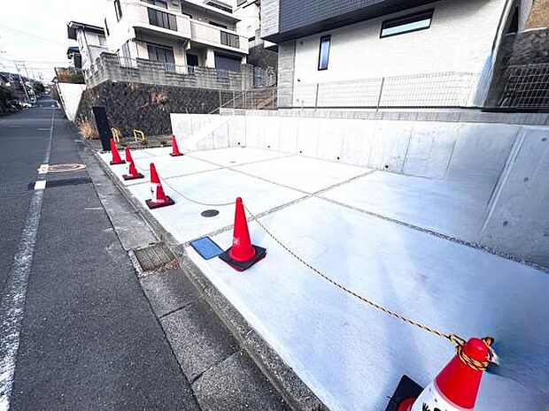 駐車場ももちろん完備しておりますのでお車所有の方にも心強いです。