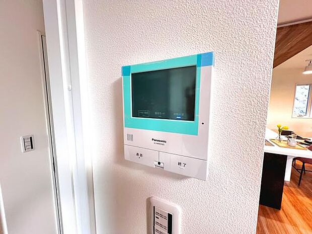 訪問者を確認できるTVモニター付きインターフォンです。