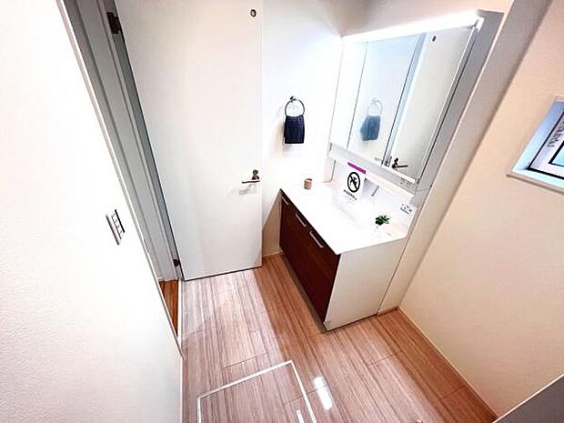 脱衣所は小さなお子様がいるご家庭にも重宝されます。