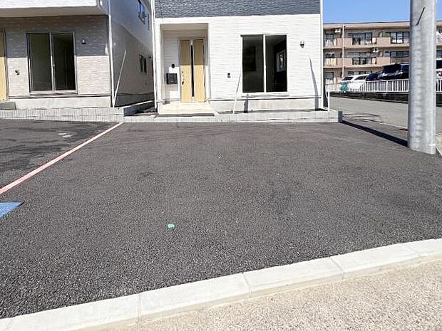駐車場ももちろん完備しておりますのでお車所有の方にも心強いです。