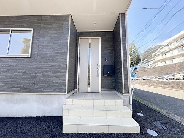 いつも気持ちよくご家族を迎えられる玄関です。