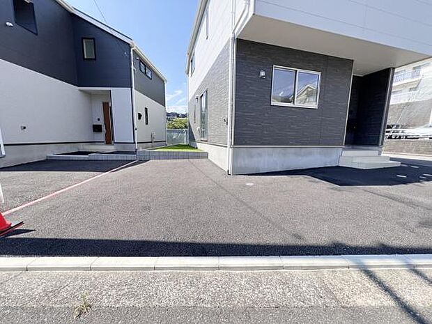 駐車場ももちろん完備しておりますのでお車所有の方にも心強いです。