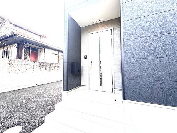 いつも気持ちよくご家族を迎えられる玄関です。