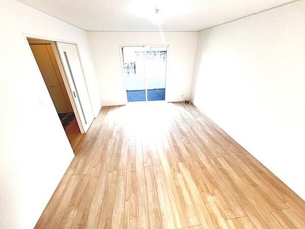 家族団らんの場所としてゆったりと居心地の良いリビングです。