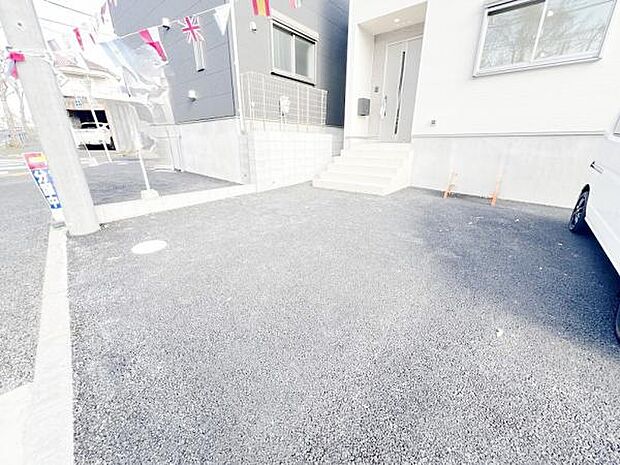 駐車場ももちろん完備しておりますのでお車所有の方にも心強いです。