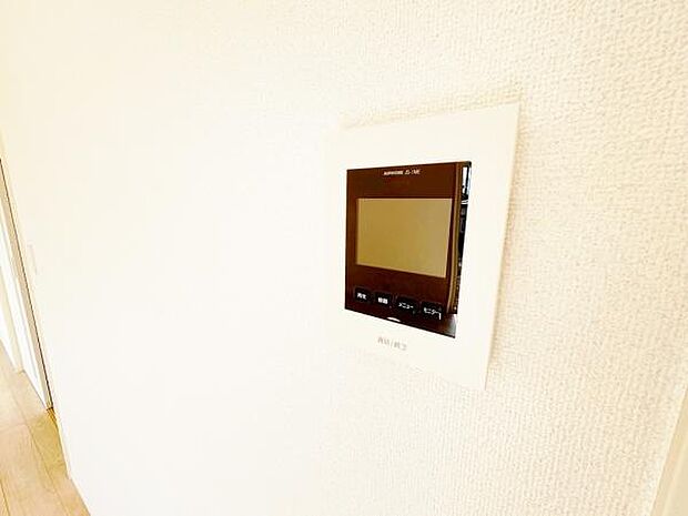 訪問者を確認できるTVモニター付きインターフォンです。