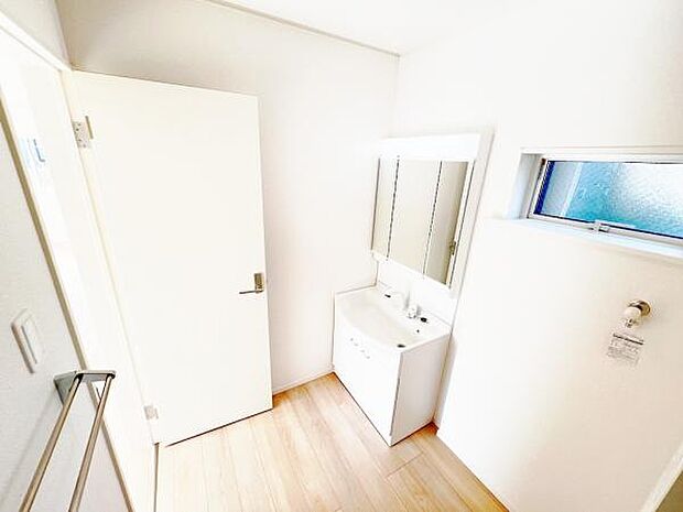 脱衣所は小さなお子様がいるご家庭にも重宝されます。