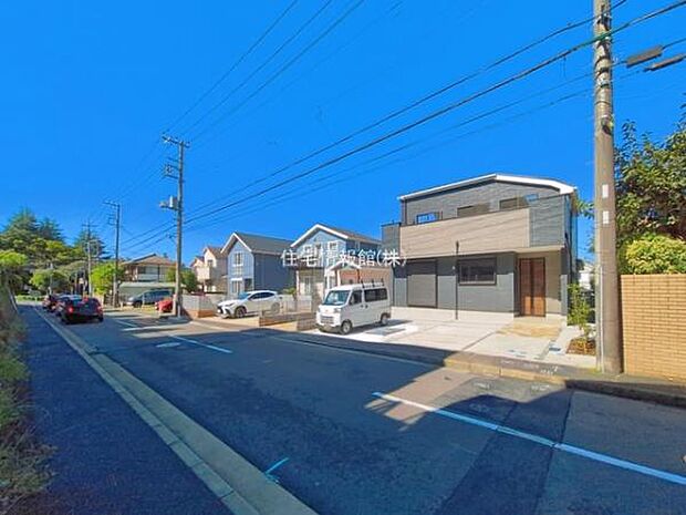 前面道路を含めた現地写真です。
