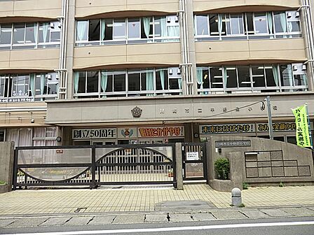 川崎市立中野島小学校まで約890m(徒歩12分)