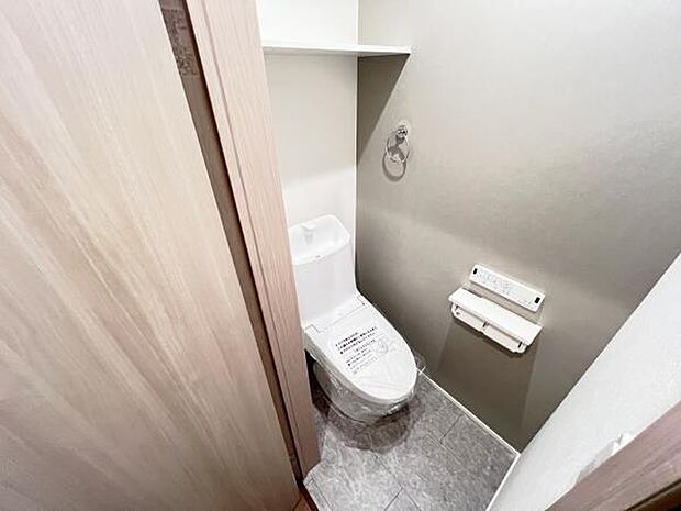 各階にトイレを設けており、ご家族が揃う時もゆとりをもってご利用いただけます。