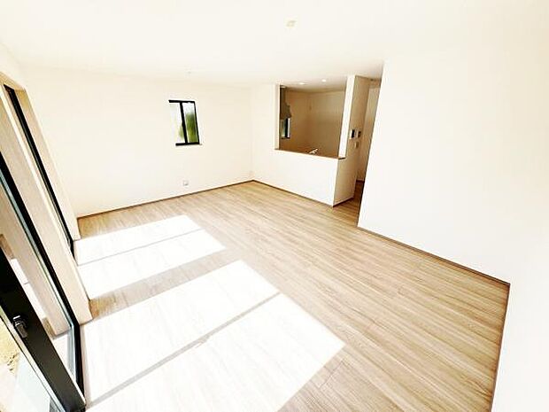 リビングダイニングになります。ご家族そろっての素敵な空間になりそうですね。