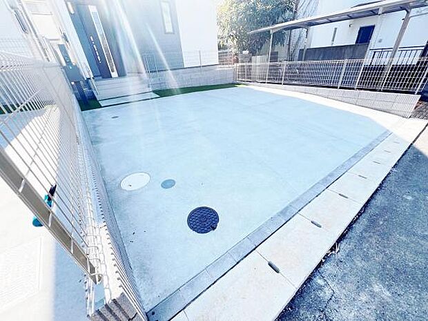 駐車場ももちろん完備しておりますのでお車所有の方にも心強いです。