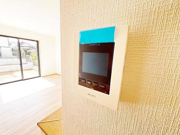 訪問者を確認できるTVモニター付きインターフォンです。