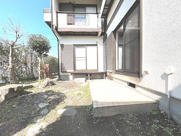 お庭スペースは、ガーデニングやお子様との外遊びなど多彩な用途でお楽しみいただけます。