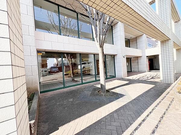 ゆったりとした印象のエントランスです。