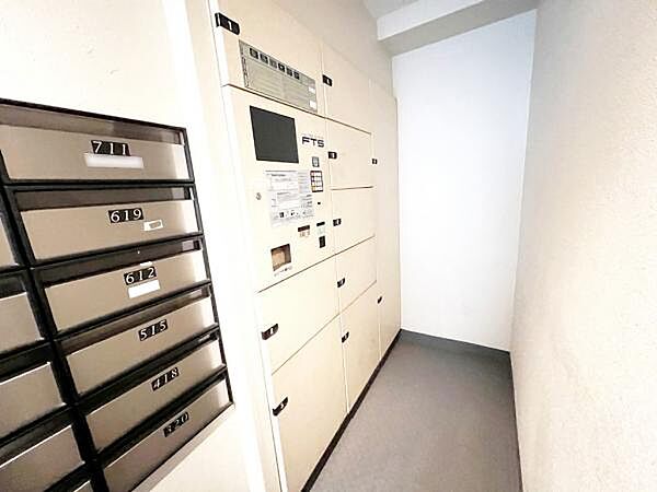 不在時にも荷物を受け取れる宅配ボックス。
