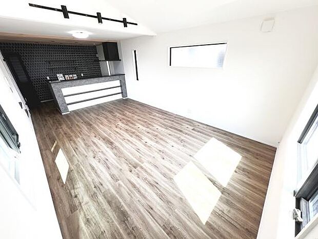 リビングダイニングになります。ご家族そろっての素敵な空間になりそうですね。