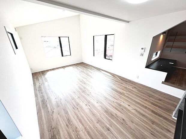 家族団らんの場所としてゆったりと居心地の良いリビングです。