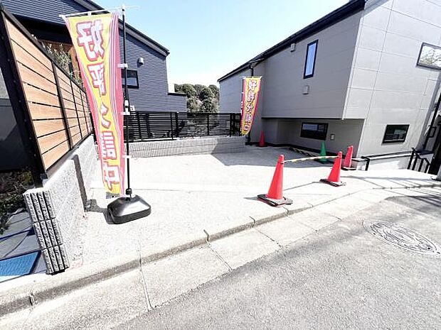 駐車場ももちろん完備しておりますのでお車所有の方にも心強いです。