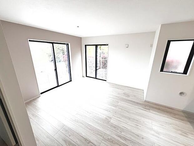 家族団らんの場所としてゆったりと居心地の良いリビングです。