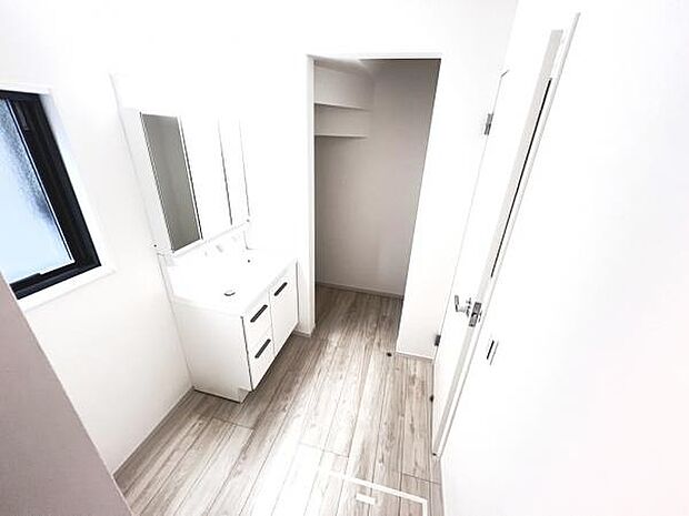 脱衣所は小さなお子様がいるご家庭にも重宝されます。