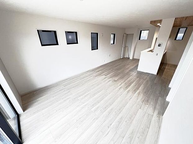 リビングダイニングになります。ご家族そろっての素敵な空間になりそうですね。