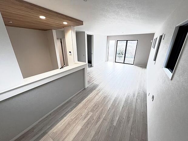 ご家族の温かい時間を演出するダイニングスペースです。