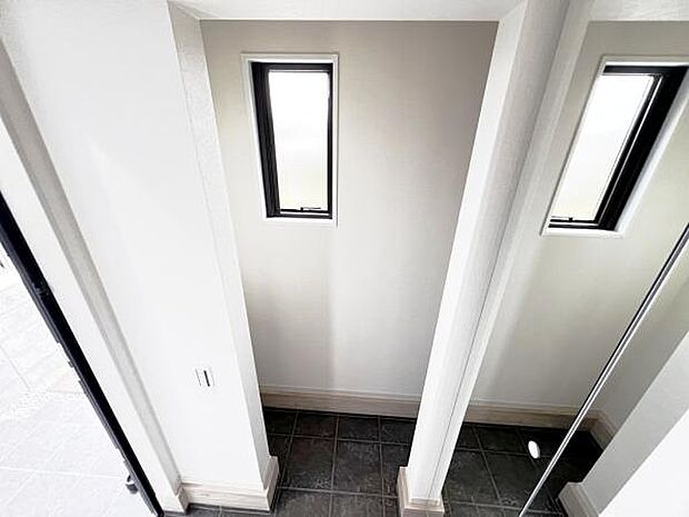 いつでもお部屋をスッキリお使い頂ける収納スペースを設置。