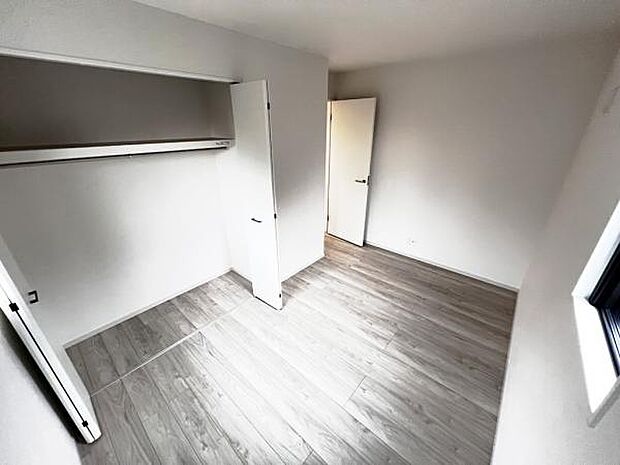 いつでもお部屋をスッキリお使い頂ける収納スペースを設置。