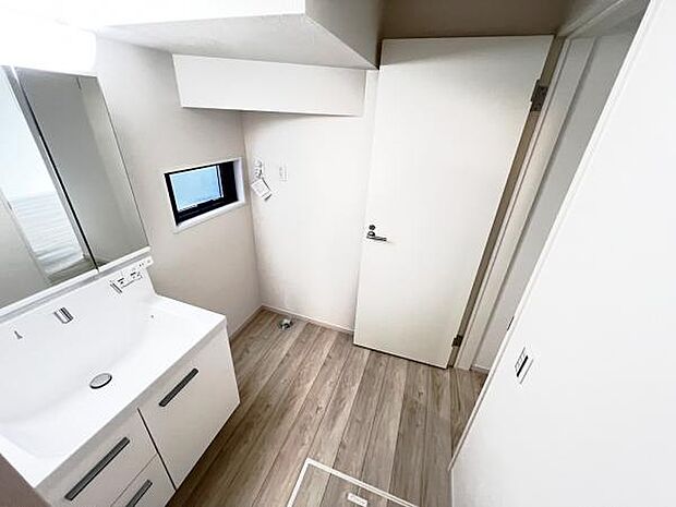 脱衣所は小さなお子様がいるご家庭にも重宝されます。