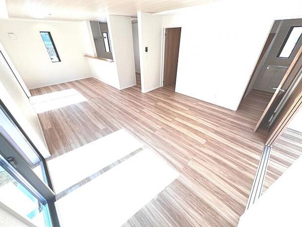 リビングダイニングになります。ご家族そろっての素敵な空間になりそうですね。