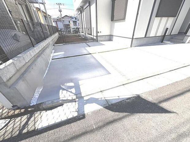 駐車場ももちろん完備しておりますのでお車所有の方にも心強いです。