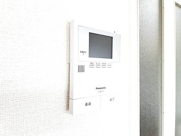 訪問者を確認できるTVモニター付きインターフォンです。