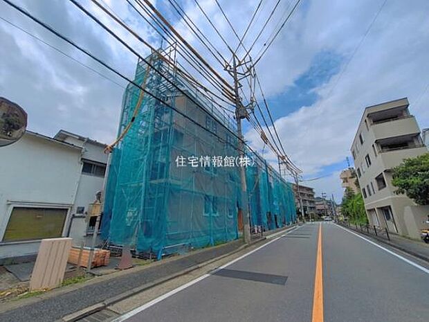 前面道路を含めた現地写真です。