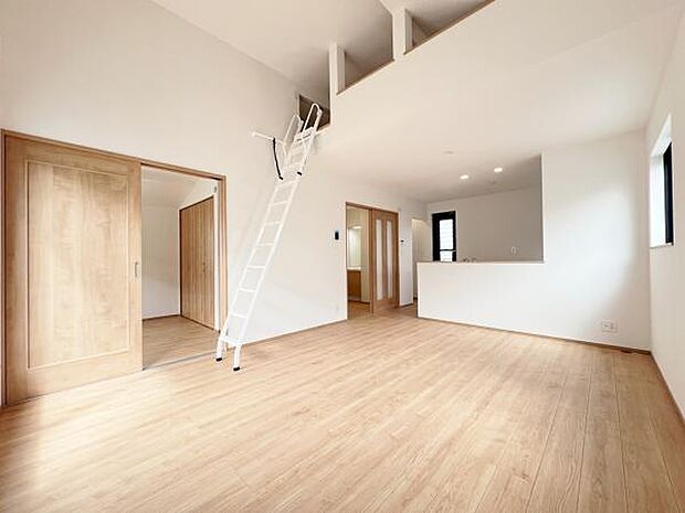 リビングダイニングになります。ご家族そろっての素敵な空間になりそうですね。