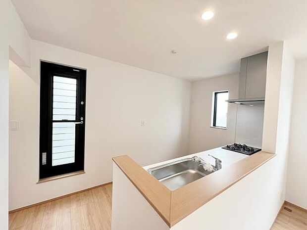 ご家族の温かい時間を演出するダイニングスペースです。