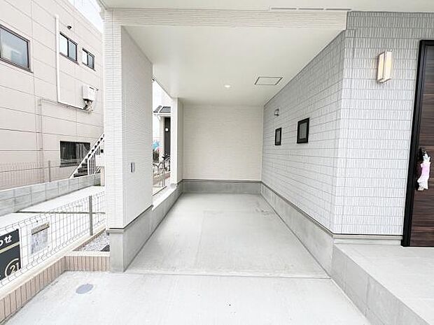 駐車場ももちろん完備しておりますのでお車所有の方にも心強いです。