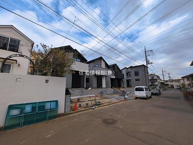 前面道路を含めた現地写真です。