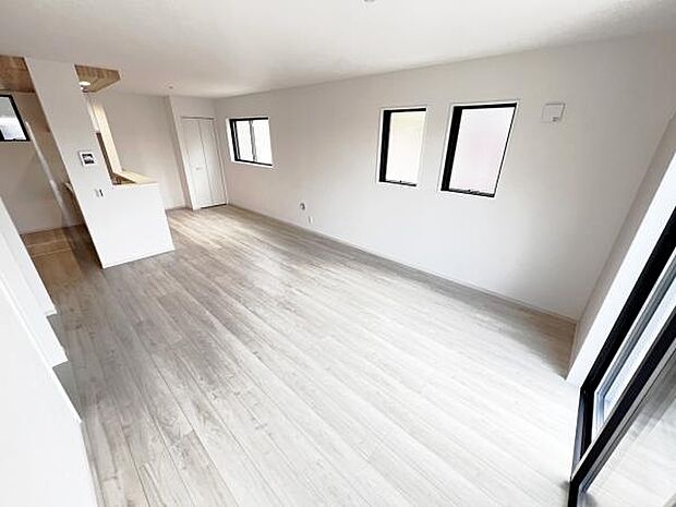 リビングダイニングになります。ご家族そろっての素敵な空間になりそうですね。